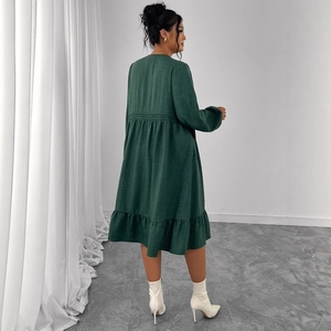 Robe longue en coton et lin vert foncé avec manches bouffantes et ourlet à volants