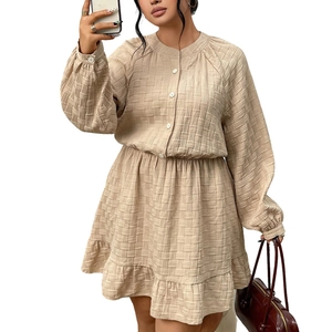 Robe trapèze jacquard vintage française avec manches bouffantes et ourlet volanté beige