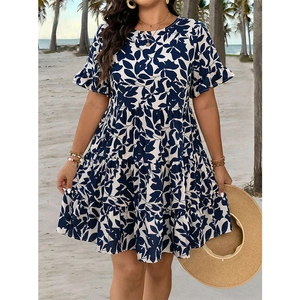 Robe Grande Taille pour Femmes Imprimé Feuilles Col Rond Manches Courtes Robe à Étages Midi Vacances d'Été Plage