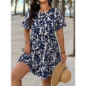 Robe maxi fleurie grande taille à manches courtes volantées pour vacances d'été à la plage