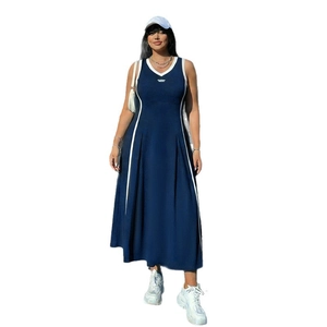 Abito lungo blu navy senza maniche con bordi bianchi a contrasto in stile sportivo casual