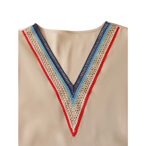 Blouse femme kaki à col en V avec broderie crochet colorée et coupe décontractée