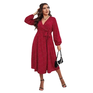 Robe portefeuille rouge à pois avec col en V et manches longues bouffantes pour femmes
