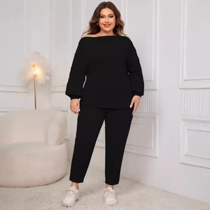 Ensemble décontracté noir pour femme avec haut à manches longues et pantalon coupe ajustée