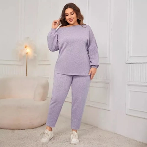 Ensemble détente deux pièces grande taille pour femme lavande avec haut à épaules dénudées