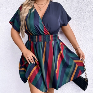 Women Plus Size V-Neck Vertical Striped Smocked Waist Midi Dress Casual Elegant Elegant Shaping Dress Long Sleeve Maxi Dress