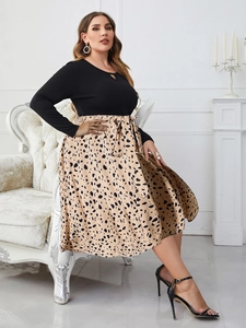 Close-up of teardrop neckline cutout and tie-waist detail on heart print plus size dress