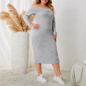 Robe grise en maille côtelée à épaules dénudées avec manches longues pour grandes tailles
