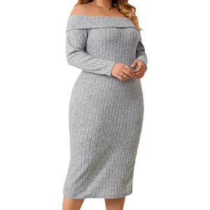 Robe midi grise en maille côtelée à épaules dénudées avec manches longues et coupe ajustée