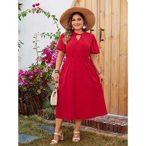 Abito a trapezio in chiffon rosso intenso con maniche a balze e scollo con intaglio estivo