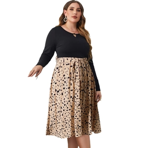 Robe patchwork grande taille à manches longues avec jupe à pois et nœud à la taille