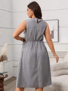 Detail of the back keyhole closure and grey vertical stripes on sleeveless midi dress