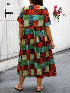 Vue arrière de la robe longue bohème avec patchwork d'imprimés floraux et cachemire