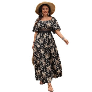 Robe longue grande taille à fleurs avec col carré et jupe à volants pour un look décontracté