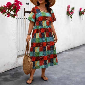 Robe midi d'été bohème évasée avec imprimé paisley patchwork coloré et col rond