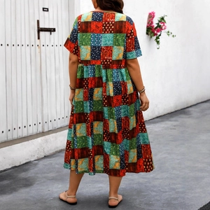 Robe longue femme avec imprimé patchwork coloré et col rond coupe ample grande taille