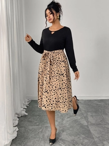 Detail of high-waisted leopard print skirt with elegant bow-knot waist tie design