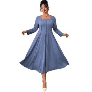 Elegantes blaues Langarm-Maxikleid mit quadratischem Ausschnitt und hoher Taille in A-Linie