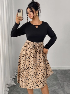 Detail of long sleeve leopard print dress with hollow neckline and waist bow tie