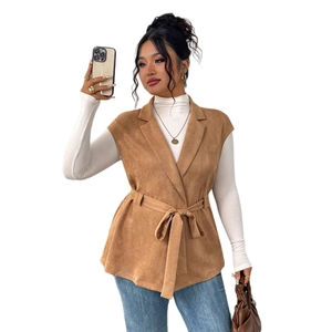 Gilet da donna in finto camoscio marrone con collo a revers e cintura in vita trendy
