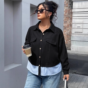 Giacca nera da donna con orlo patchwork a righe e doppie tasche sul petto