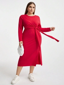 Robe longue rouge élégante grande taille avec taille nouée et fente latérale