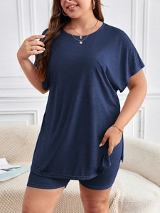 Ensemble d'intérieur grande taille bleu marine avec t-shirt manches courtes et short
