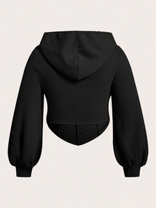 Sweat à capuche court noir gaufré avec manches lanternes et ourlet incurvé superposé