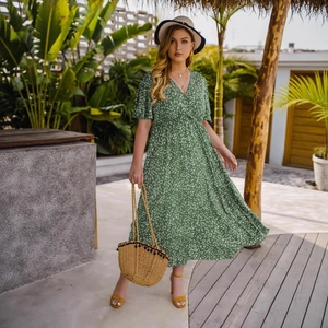 Robe longue fleurie verte pour femmes avec col en V et taille haute pour style d'été