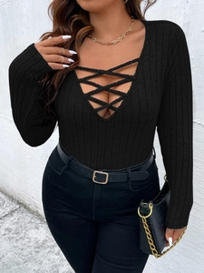 Top aderente nero a costine a maniche lunghe con scollo a V e dettaglio stringato