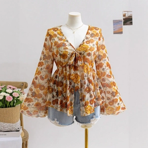 Floral V-neck blouse with orange daisy print and flared sleeves for summer vacation