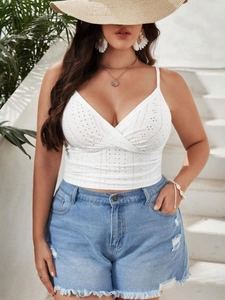 Plus Size Women White Eyelet Lace Camisole Tank Top Sexy V Neck Slim Fit Sleeveless Summer Casual Vacation Elegant Crop Top