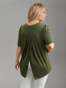 Detail view of dark green short sleeve T-shirt featuring back split pleat and soft knit fabric