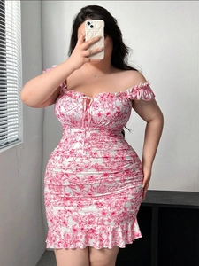 Robe courte fleurie grande taille à épaules dénudées avec volants et cordon