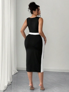 Elegante abito a tubino bicolore bianco e nero senza maniche per taglie forti donna