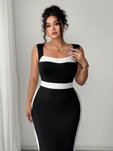 Elegante abito smanicato nero e bianco con scollo a quadrato ed effetto snellente