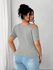 Short sleeve gray off-shoulder T-shirt with twisted irregular design for summer fashion