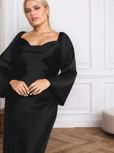 Robe moulante élégante en satin noir avec décolleté en cœur et manches bouffantes