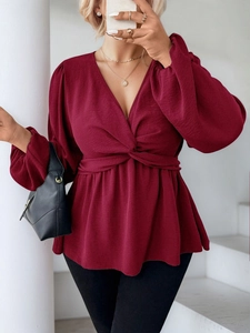 Chemisier chic bordeaux à col en V avec détail noué et manches lanterne pour femmes