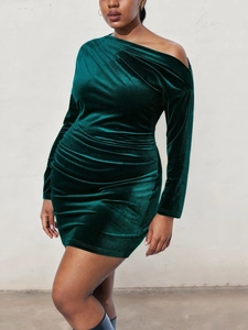 Deep green velvet off-shoulder ruched mini dress with long sleeves and slim fit design