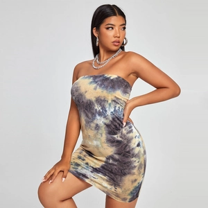 Mini robe bustier moulante avec motif tie-dye tendance pour un look streetwear élégant