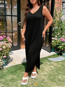 Elegant high waist black sleeveless V-neck maxi dress with side slit for summer style
