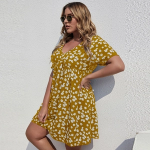 Robe trapèze grande taille jaune à imprimé marguerites avec col en V pour les vacances