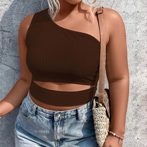 Haut court marron à une épaule en maille côtelée avec découpe à la taille et style asymétrique