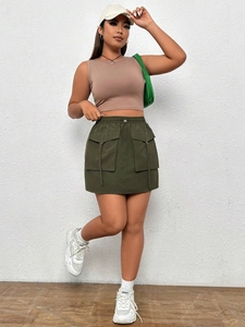 Minigonna cargo da donna verde militare con vita elastica e grandi tasche funzionali