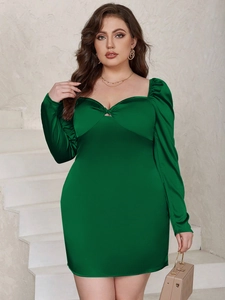 Robe Courte Moulante en Satin Vert Foncé Grandes Tailles Col Cœur Nœud Torsadé Manches Bouffantes Sexy Élégante Soirée