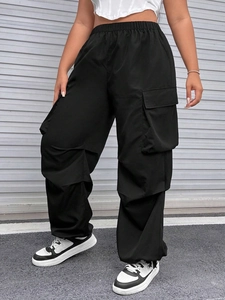 Pantaloni cargo donna taglie forti neri con vita alta elastica e design a gamba larga