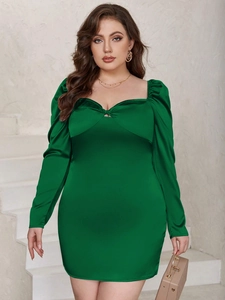 Robe mini élégante en satin vert foncé avec manches bouffantes et détails froncés