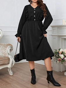 Robe longue noire grande taille élégante avec col en V, manches bouffantes et volants