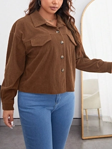Veste chemise en velours côtelé marron pour femme, coupe ample avec poches poitrine